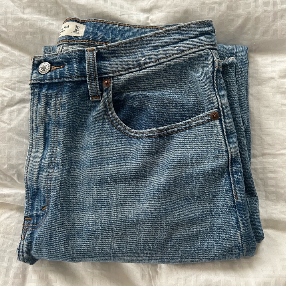 Abercrombie & Fitch The 90s Relaxed Jean High Rise